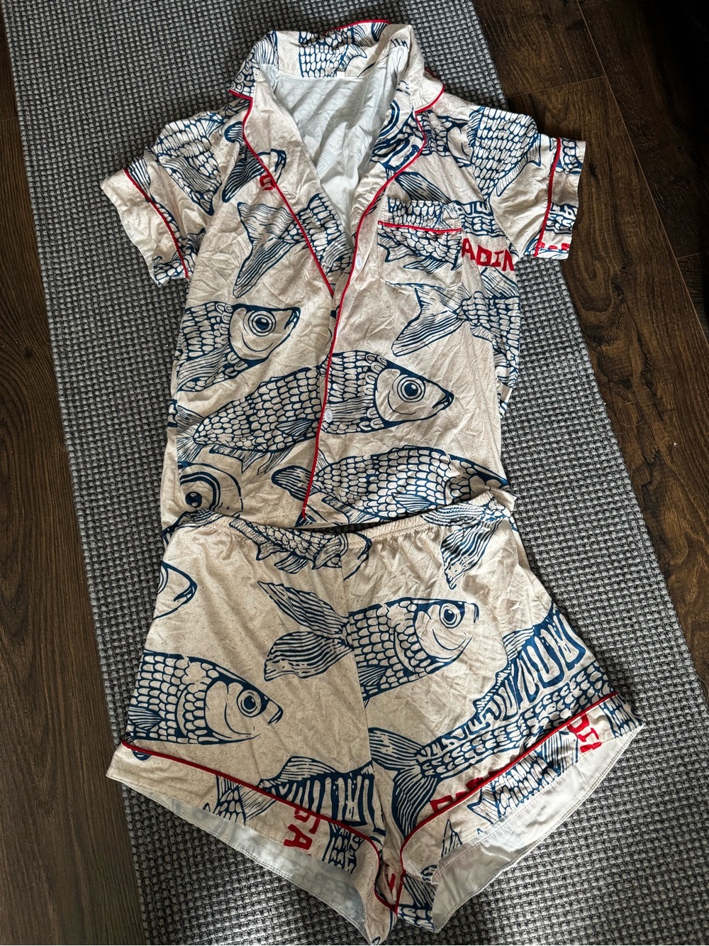 Women’s Soft Short-Sleeve Pajama Set with Blue Fish Print - Beige/Blue